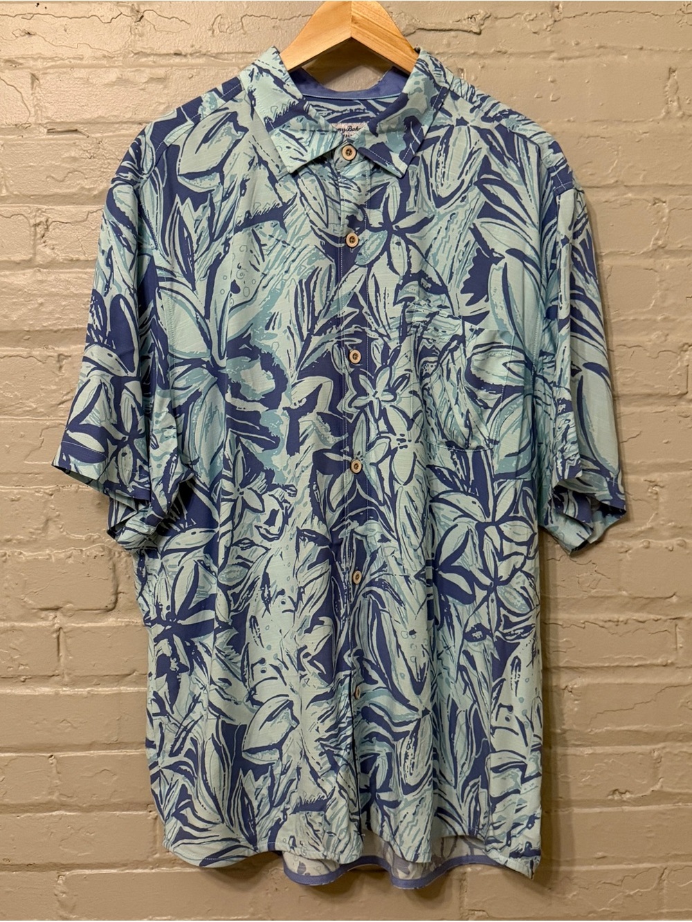 Tommy Bahama Veracruz Cay Impressions Camp Short Sleeve Shirt Tropical Hawaiian